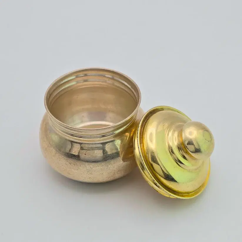 Real Silver Kumkum Box with Gold-Toned Lid | Premium Return Gift for Weddings & Rituals | Elegant GP Kumkum Container Real Silver Kumkum Box with Gold-Toned Lid | Premium Return Gift for Weddings & Rituals | Elegant GP Kumkum Container